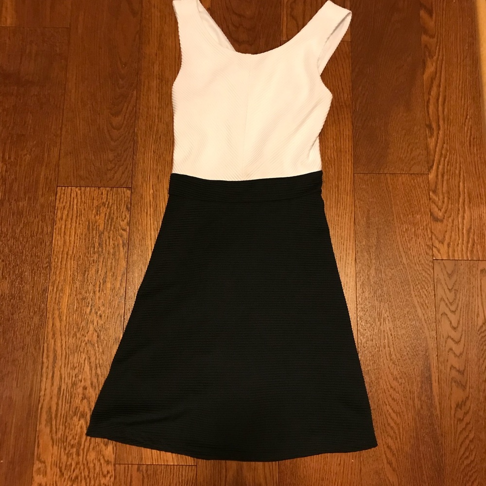 Amy Byer black and white dress